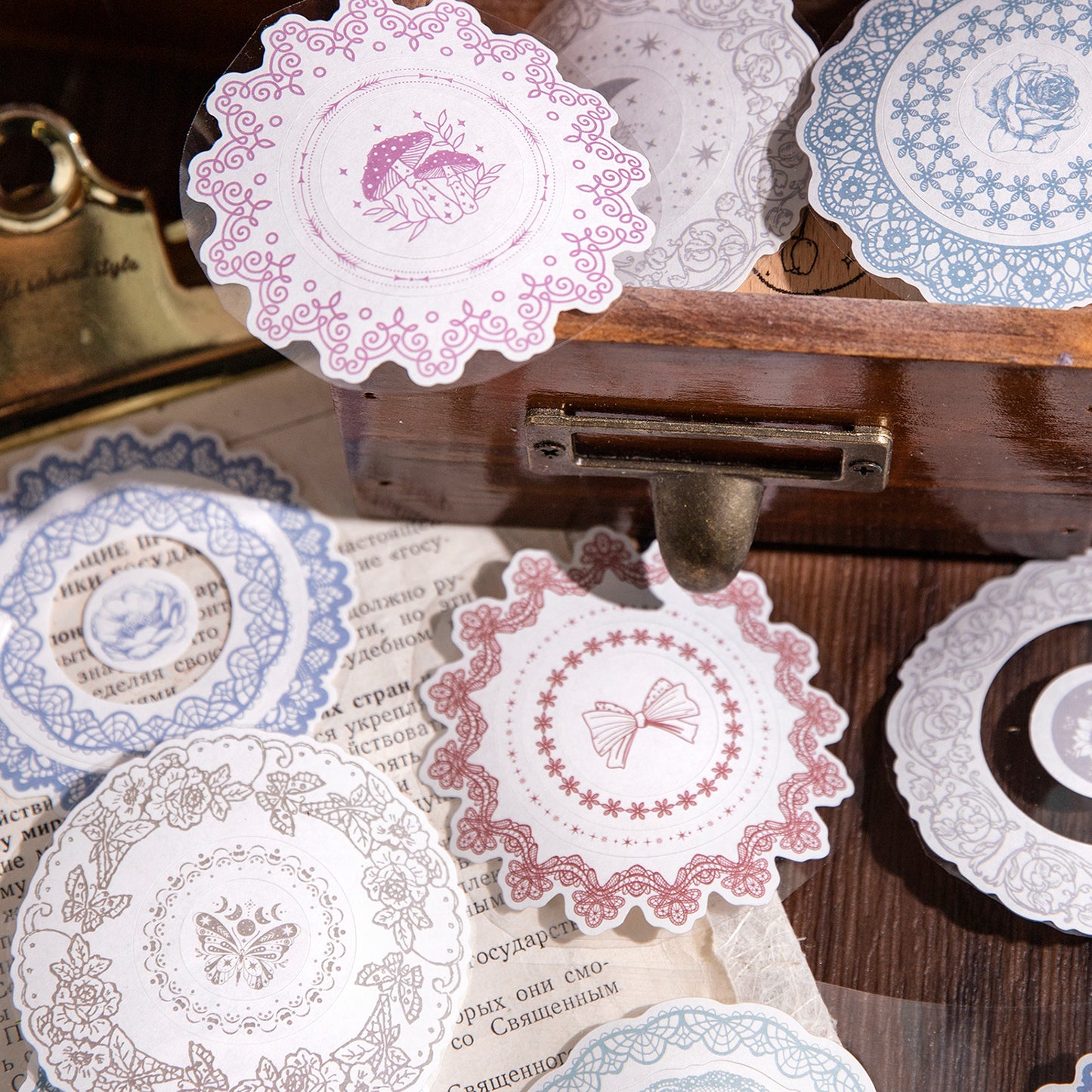 Pre-cut Retro Lace Border Tape